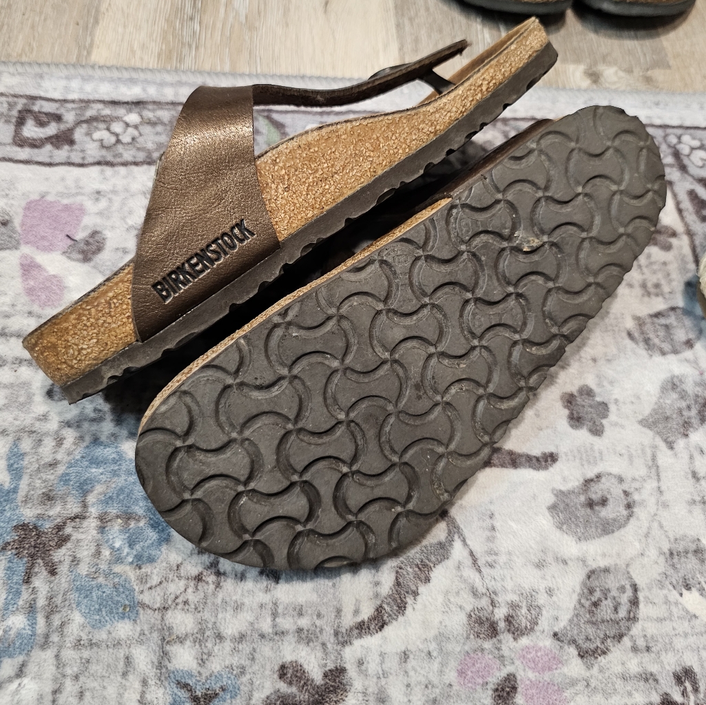Euc Birkenstock Bronze Brown Sandals